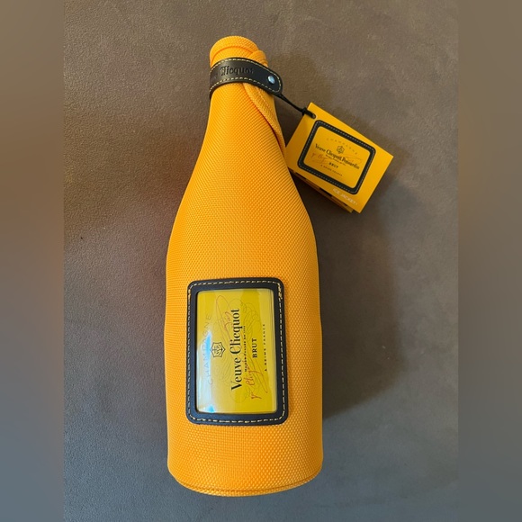 Veuve Clicquot Insulated Ice Jacket- New with Tags - Picture 3 of 14